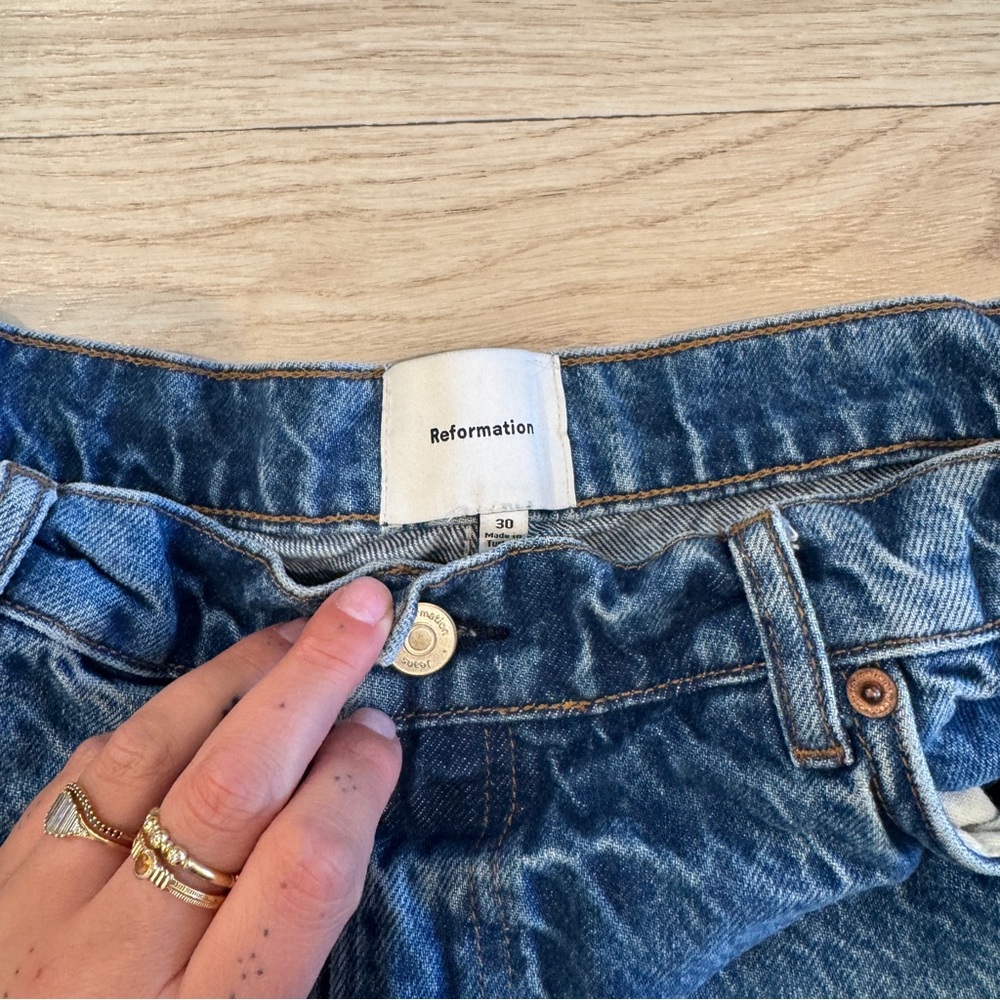 Reformation Sutton Low Rise 2.5” Slouchy Jean Shorts - Picture 5 of 6